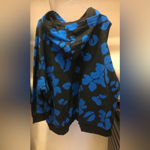 FUTURE COLLECTIVE - Picture 3 of 4